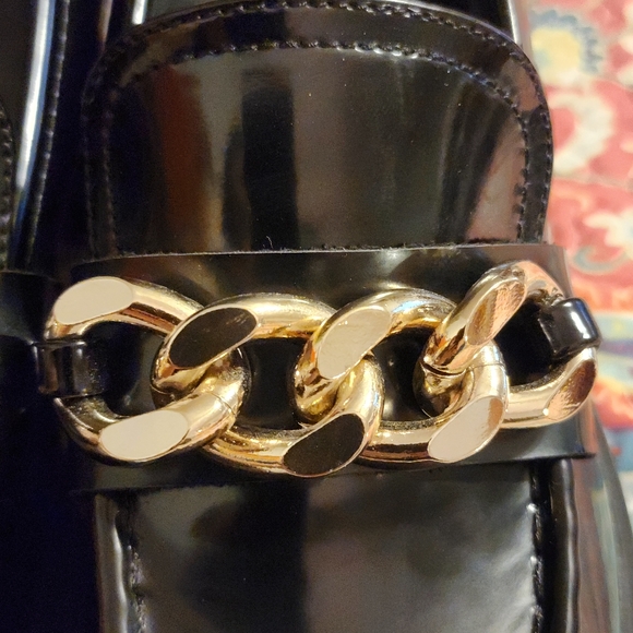 Guess Women's 1.5-Inch Platform Heel Chain Loafers Black Size US:10 - Picture 8 of 15